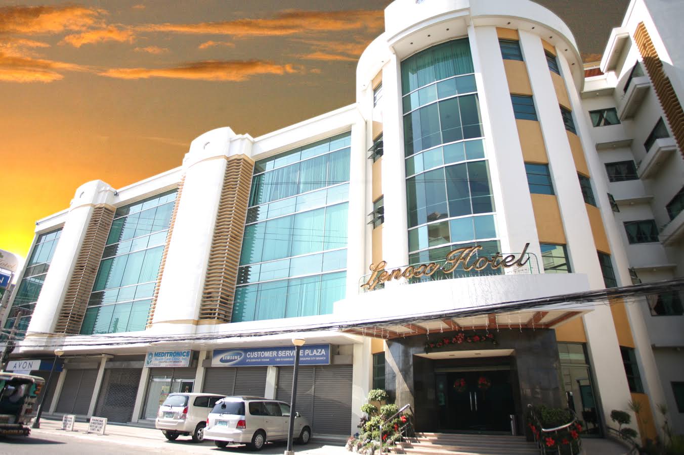 Hotel Facade Lenox Hotel