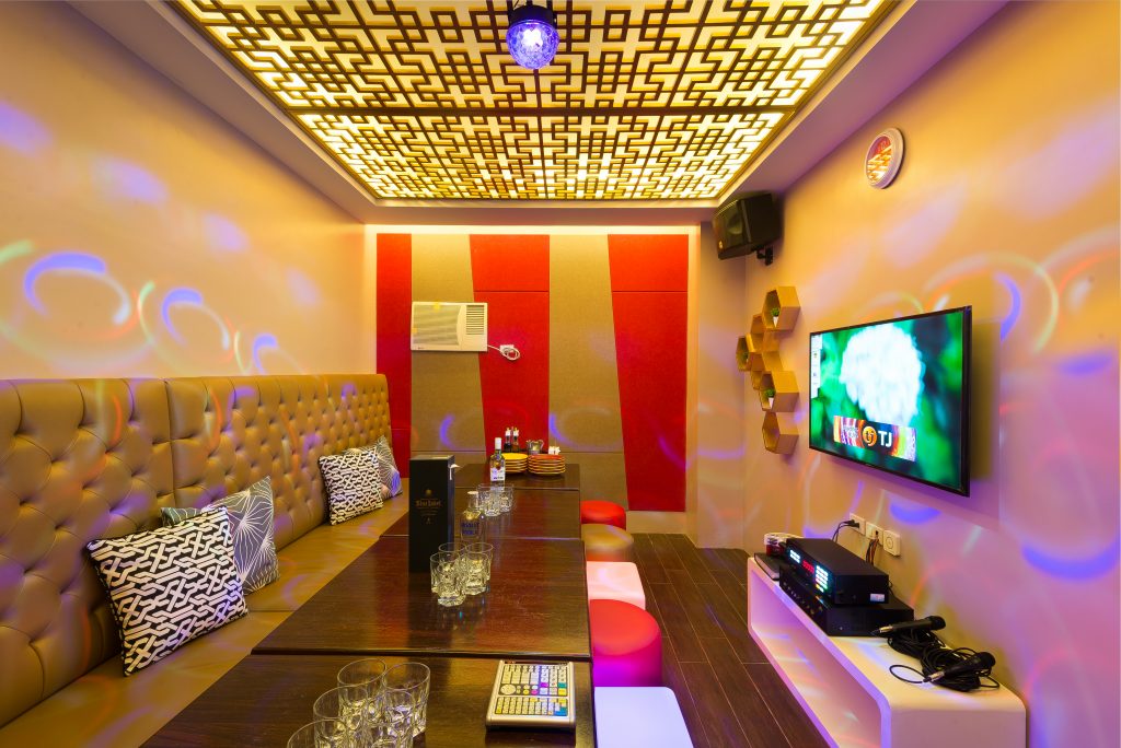 Welcome To Lenox Hotel Garnet Room